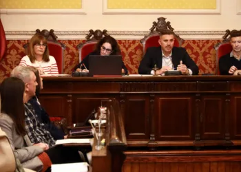 Cullera congela los impuestos por décimo año consecutivo y aprueba un presupuesto récord para 2025