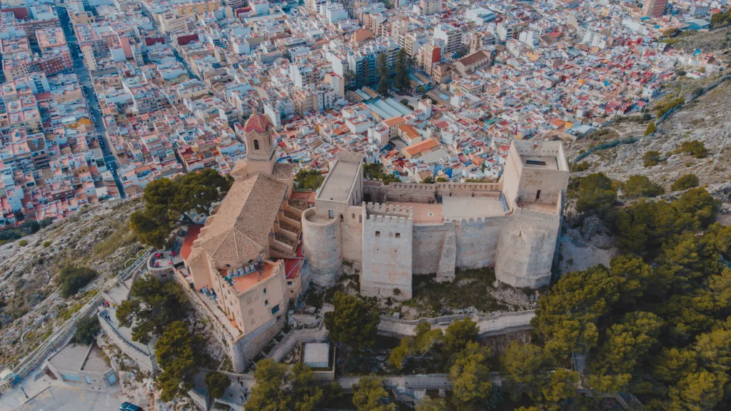 Cullera congela los impuestos por décimo año consecutivo y aprueba un presupuesto récord para 2025 3 cullera 3