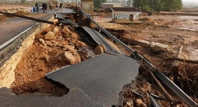 La Generalitat destina 25 millones de euros para reparar 80 kilómetros de carreteras dañadas en Valencia por la DANA 1 La Generalitat destina 25 millones de euros para reparar 80 kilómetros de carreteras dañadas en Valencia por la DANA