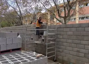 Benetússer toma las riendas y reabre colegios con medidas de seguridad propias