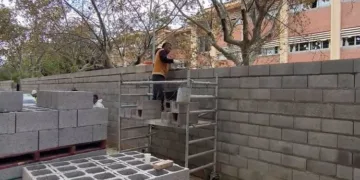 Benetússer toma las riendas y reabre colegios con medidas de seguridad propias