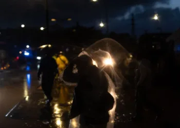 La rambla del Poyo vuelve a desbordarse por lluvias intensas y se activa la alerta en Ribarroja y zonas del interior de Valencia