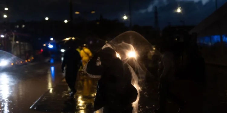 La rambla del Poyo vuelve a desbordarse por lluvias intensas y se activa la alerta en Ribarroja y zonas del interior de Valencia 1 La rambla del Poyo vuelve a desbordarse por lluvias intensas y se activa la alerta en Ribarroja y zonas del interior de Valencia
