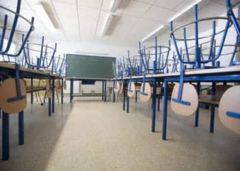 Técnicos de Infraestructuras Educativas y la inspección evalúan cada centro de la zona afectada por la DANA