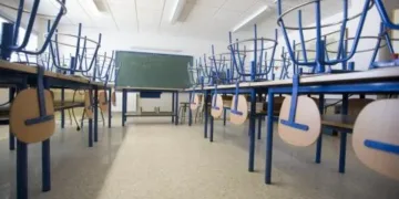 Técnicos de Infraestructuras Educativas y la inspección evalúan cada centro de la zona afectada por la DANA