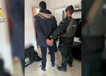La Guardia Civil detiene a tres personas radicalizadas por la propaganda yihadista en Ceuta y Sevilla