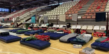 Paterna acoge a 200 bomberos llegados de todos los puntos de España y Portugal y cede su megaparking público al Ejército