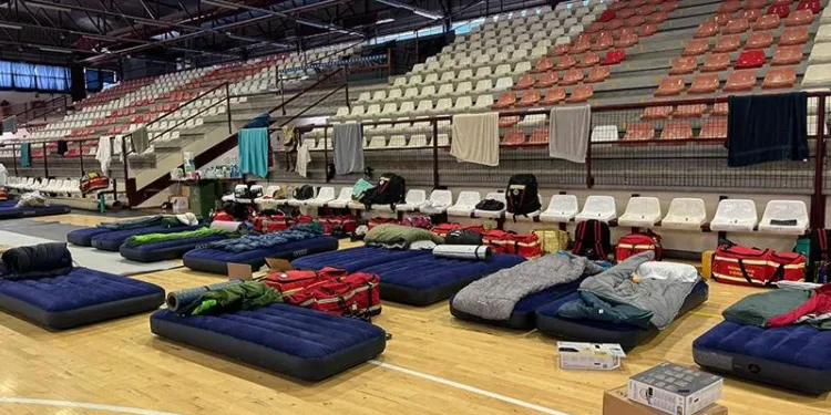 Paterna acoge a 200 bomberos llegados de todos los puntos de España y Portugal y cede su megaparking público al Ejército 1 Paterna acoge a 200 bomberos llegados de todos los puntos de España y Portugal y cede su megaparking público al Ejército