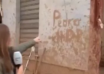 Confusión en directo: Telecinco despide a Pedro Sánchez «Pedro descanse en paz» antes de tiempo y revoluciona Twitter