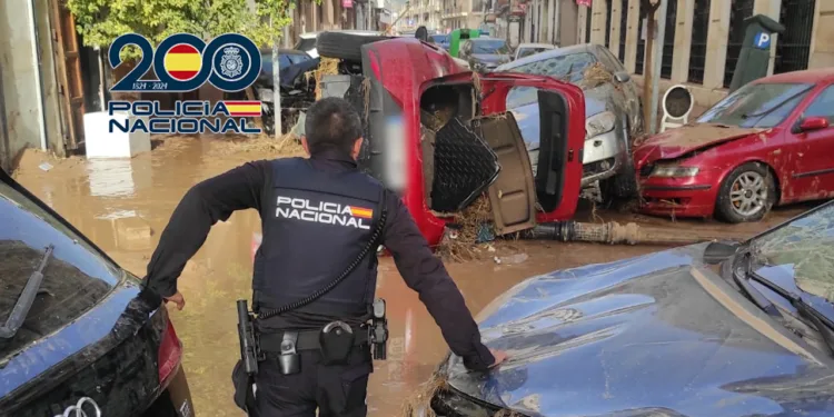 La Policía Nacional detiene in fraganti a 5 personas por saquear la cooperativa agrícola afectada por la DANA