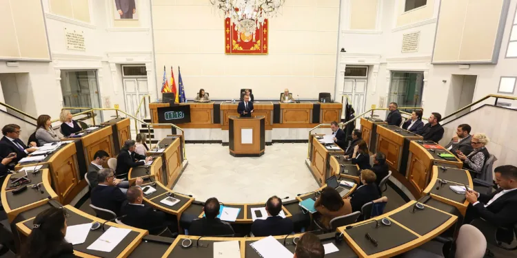 La institución provincial celebra el Debate del Estado de la Provincia de Alicante y trasladan sus condolencias a los damnificados por la DANA