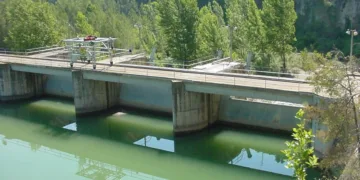 La CHJ abre la presa de Vallat unos minutos y advierte del aumento de caudal del río Mijares