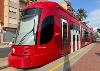 FGV inicia las pruebas para recuperar el servicio en las líneas tranviarias de Metrovalencia 4 Una menor de 14 años grave tras un atropello del tranvía en la zona de Tarongers esta mañana a las 8:00h.