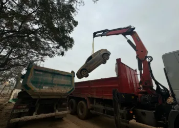 La Generalitat inicia la retirada de los vehículos siniestrados por la Dana de las campas municipales 8 La Generalitat inicia la retirada de los vehículos siniestrados de las campas municipales