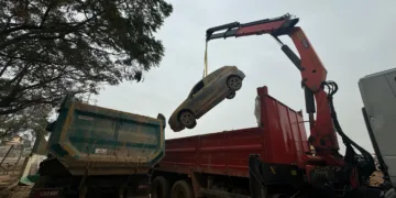 La Generalitat inicia la retirada de los vehículos siniestrados de las campas municipales