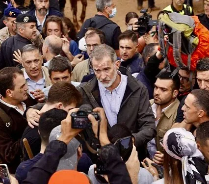 Gracias Majestades por venir a tierras valencianas y pisar el barro de la dana, gracias Felipe VI y Letizia