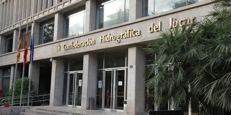 Los alcaldes empiezan a señalar a la Confederación Hidrográfica del Jucar por no limpiar los cauces 1 La jueza de la DANA pide a la CHJ aclarar si desplegó agentes para vigilar la emergencia del 29 de octubre