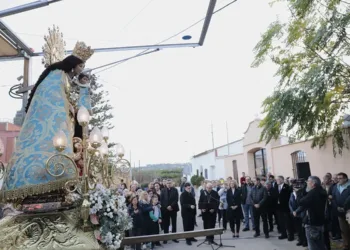 El Arzobispo acompaña a la imagen peregrina de la Virgen en la visita a Picanya y Torrent, zonas afectadas por la DANA