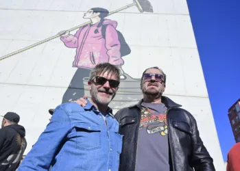 Un mural gigante en Valencia honra a los voluntarios de la DANA y su solidaridad espontánea 2 Un mural gigante en Valencia honra a los voluntarios de la DANA y su solidaridad espontánea