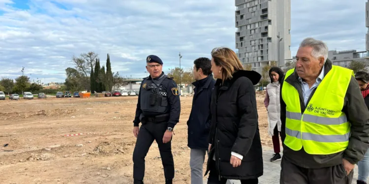 El Ayuntamiento reconstruirá en Sociópolis el campo de fútbol de La Torre, que estará listo a principios de febrero 1 El Ayuntamiento reconstruirá en Sociópolis el campo de fútbol de La Torre, que estará listo a principios de febrero