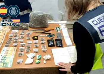 Dos personas detenidas y un punto de venta de droga desarticulado por la Policía Nacional en Benimàmet
