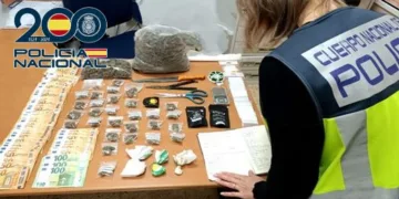 Dos personas detenidas y un punto de venta de droga desarticulado por la Policía Nacional en Benimàmet