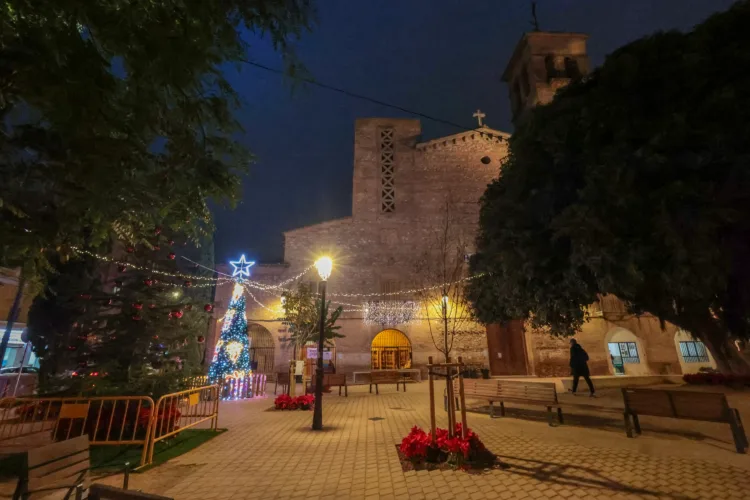 El Ajuntament de Valéncia refuerza la iluminación navideña en las tres pedanías afectadas por la Dana