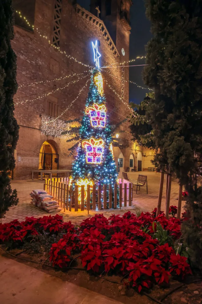 El Ajuntament de Valéncia refuerza la iluminación navideña en las tres pedanías afectadas por la Dana 16 1Mao 4260