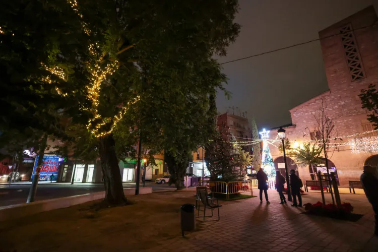 El Ajuntament de Valéncia refuerza la iluminación navideña en las tres pedanías afectadas por la Dana