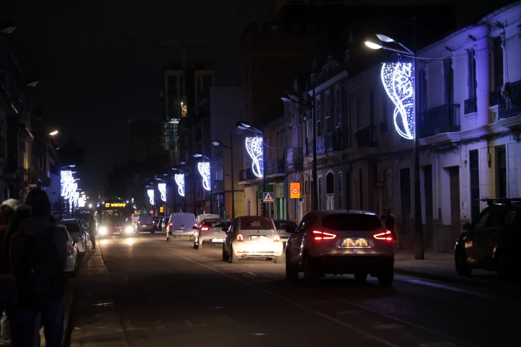 El Ajuntament de Valéncia refuerza la iluminación navideña en las tres pedanías afectadas por la Dana 17 1Mao 4320