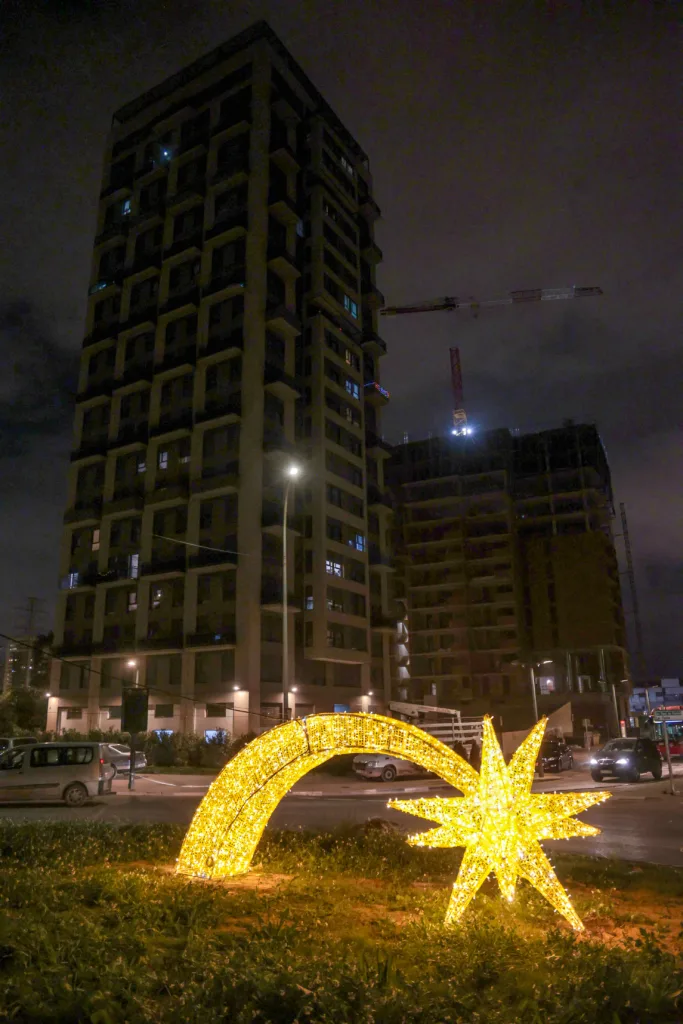 El Ajuntament de Valéncia refuerza la iluminación navideña en las tres pedanías afectadas por la Dana 14 1Mao 4374