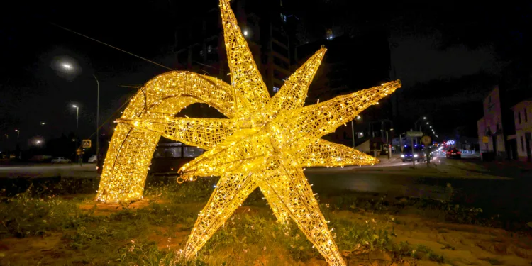 El Ajuntament de Valéncia refuerza la iluminación navideña en las tres pedanías afectadas por la Dana 1 El Ajuntament de Valéncia refuerza la iluminación navideña en las tres pedanías afectadas por la Dana