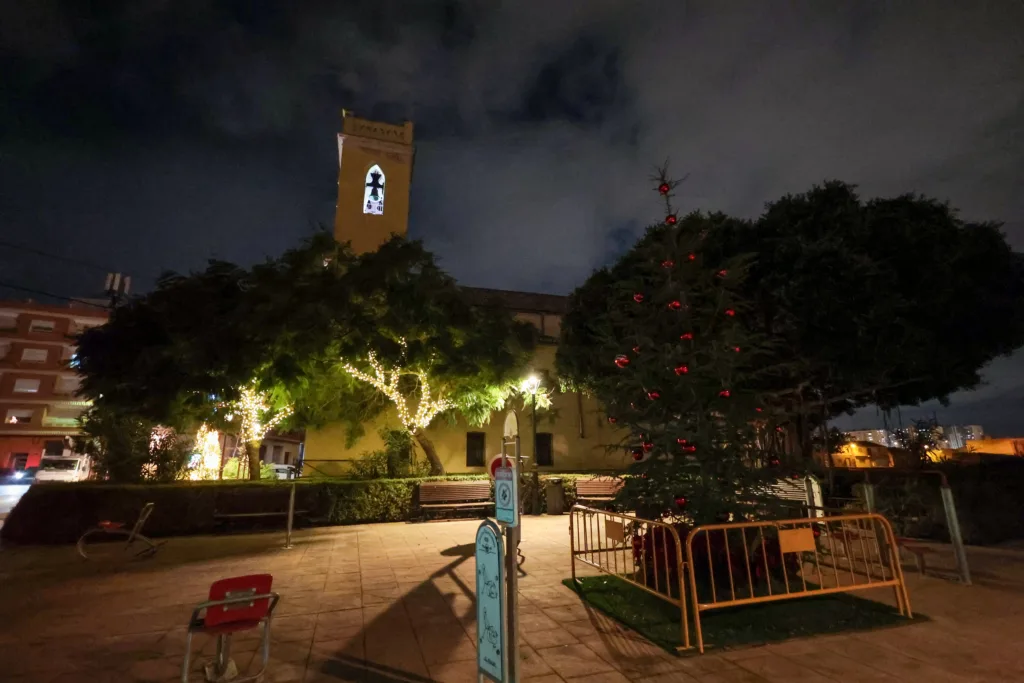 El Ajuntament de Valéncia refuerza la iluminación navideña en las tres pedanías afectadas por la Dana 6 1Mao 4444