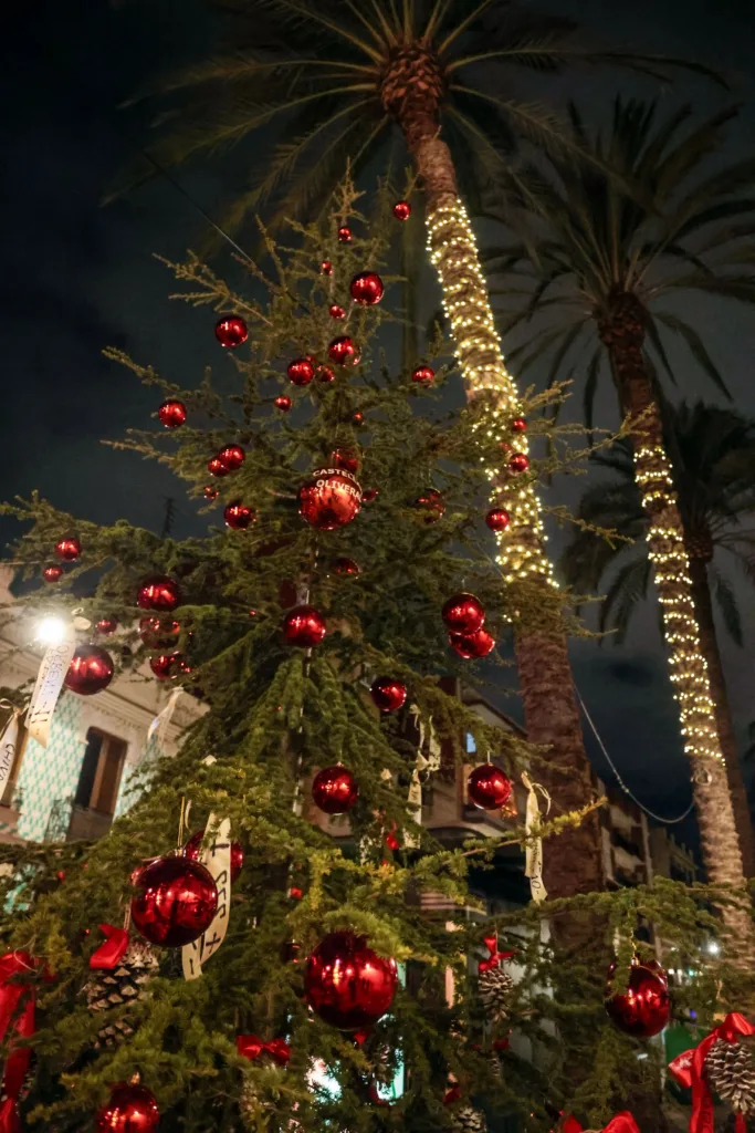 El Ajuntament de Valéncia refuerza la iluminación navideña en las tres pedanías afectadas por la Dana 10 1Mao 4631