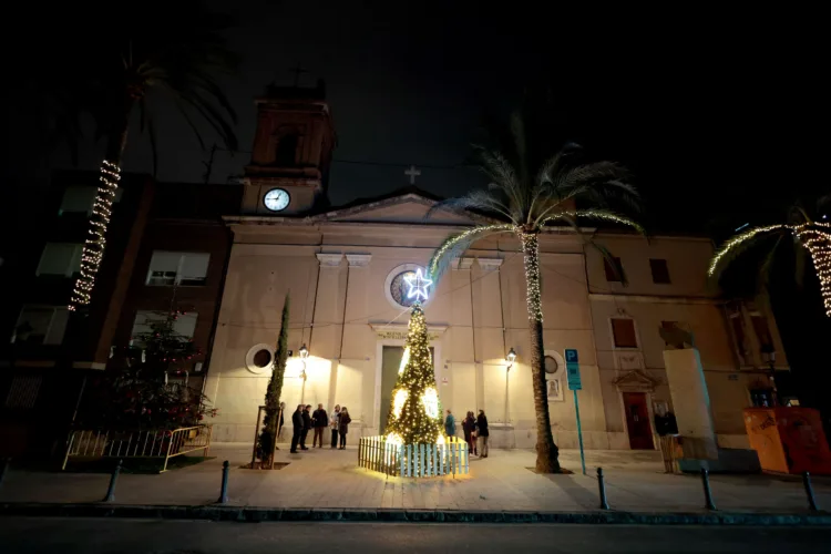 El Ajuntament de Valéncia refuerza la iluminación navideña en las tres pedanías afectadas por la Dana