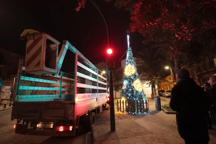 El Ajuntament de Valéncia refuerza la iluminación navideña en las tres pedanías afectadas por la Dana