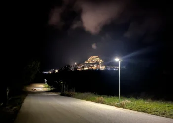 El Ayuntamiento de Morella instala farolas solares desde Santa Llúcia hasta la zona de caravanas