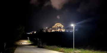 El Ayuntamiento de Morella instala farolas solares desde Santa Llúcia hasta la zona de caravanas
