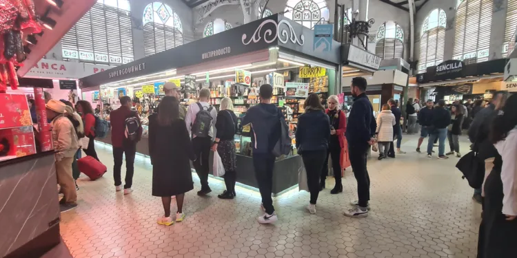 Navidad en el Mercado Central: lleno total y precios al alza en la recta final para Nochebuena 1 Navidad en el Mercado Central: lleno total y precios al alza en la recta final para Nochebuena