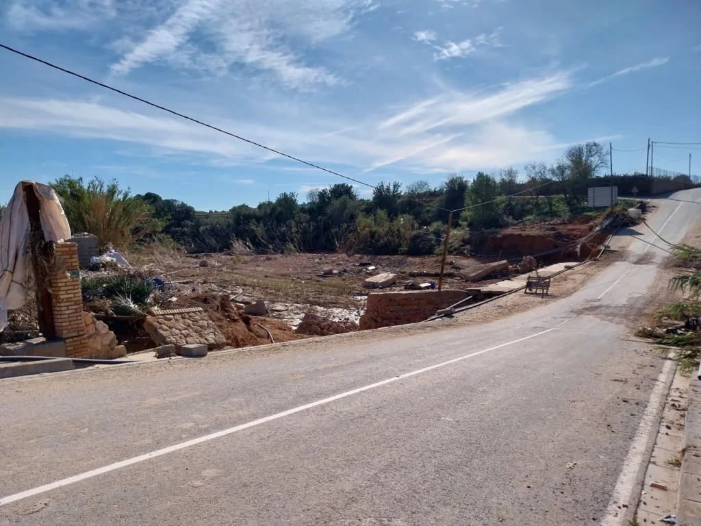 La alcaldesa de Torrent decreta la actuación de emergencia en la entrada a la urbanización de El Pantano 2 49