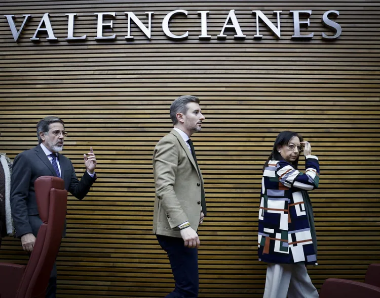 Un Pleno bochornoso en Corts Valencianes avergüenza la política valenciana