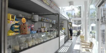 El Mercado Municipal de Paiporta reabre tras la devastación de la DANA