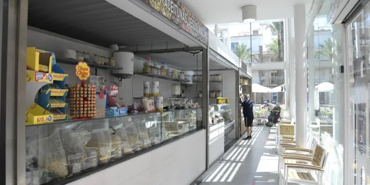 El Mercado Municipal de Paiporta reabre tras la devastación de la DANA 1 El Mercado Municipal de Paiporta reabre tras la devastación de la DANA