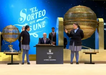 Una niña canta por error el ‘Gordo’: «Un chico me ha dicho que lo haga»