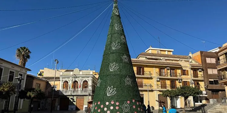 Paterna se ilumina con la llegada de la Navidad y un sentimiento hacia los afectados por la Dana 1 Paterna se ilumina con la llegada de la Navidad