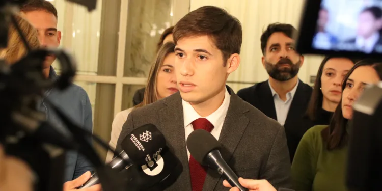 Sanjuan reprocha el silencio de Catalá tras destaparse su pelotazo con el marido de una diputada del PP