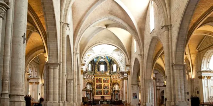 Mons. Enrique Benavent preside mañana en la Catedral los actos religiosos y el solemne Te Deum