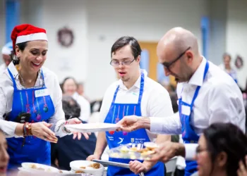 Down Madrid, Fundación Telefónica y Mensajeros de la Paz celebraron la cena navideña solidaria