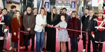Las Falleras Mayores de Valencia inauguran Expojove