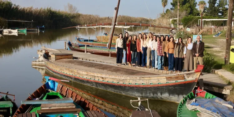 El Palmar recibió una visita muy especial, la Fallera Mayor de Valencia, Berta Peiró, acompañada por su Corte de Honor 1 El Palmar recibió una visita muy especial, la Fallera Mayor de Valencia, Berta Peiró, acompañada por su Corte de Honor